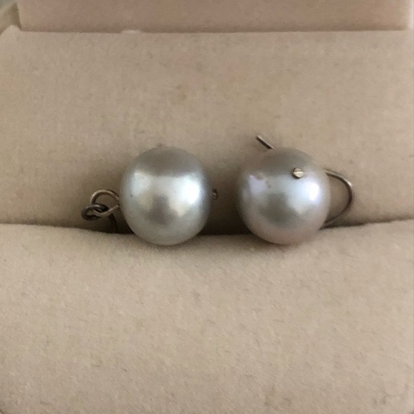 Jewelry - NWOT Real Pearl Dangle Earrings in Grey (Large)